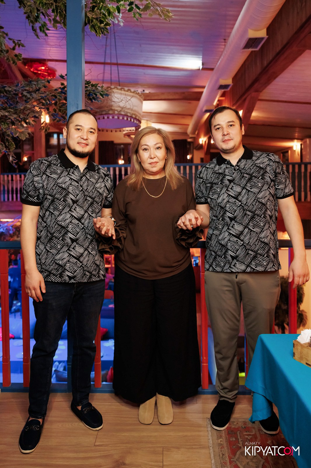 ГРУЗИНСКИЙ ДВОР НА КАБАНБАЙ БАТЫРА. КИПЯТКОМ АЛМАТЫ!