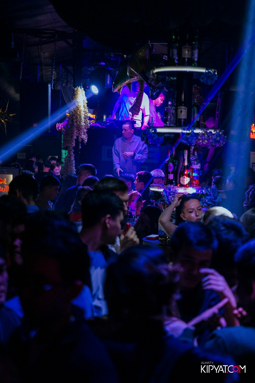 UYAT EMES BAR. КИПЯТКОМ АЛМАТЫ!