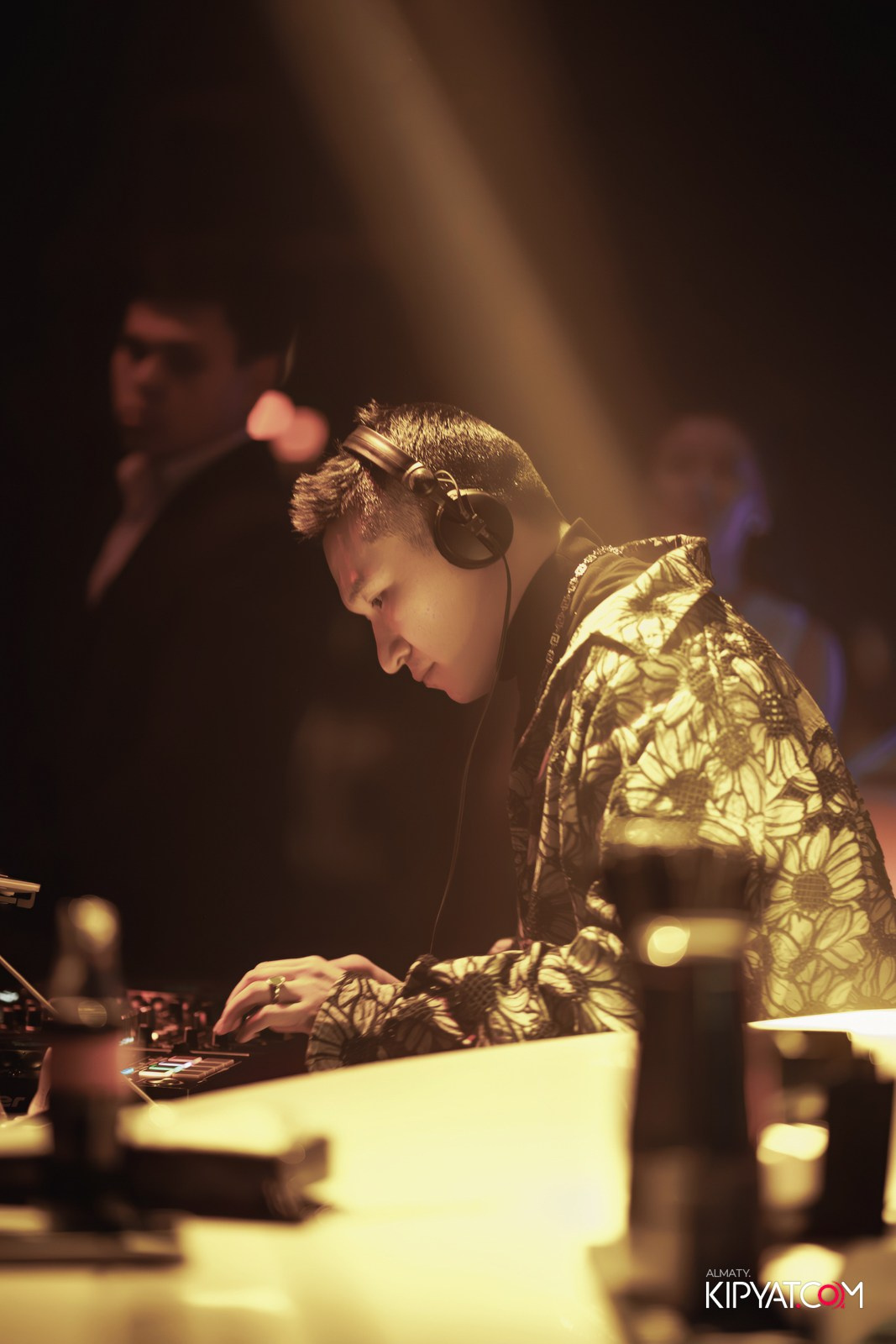 SANTA RAVE В НОЧНОМ КЛУБЕ SANTA BARBARA. КИПЯТКОМ АЛМАТЫ!