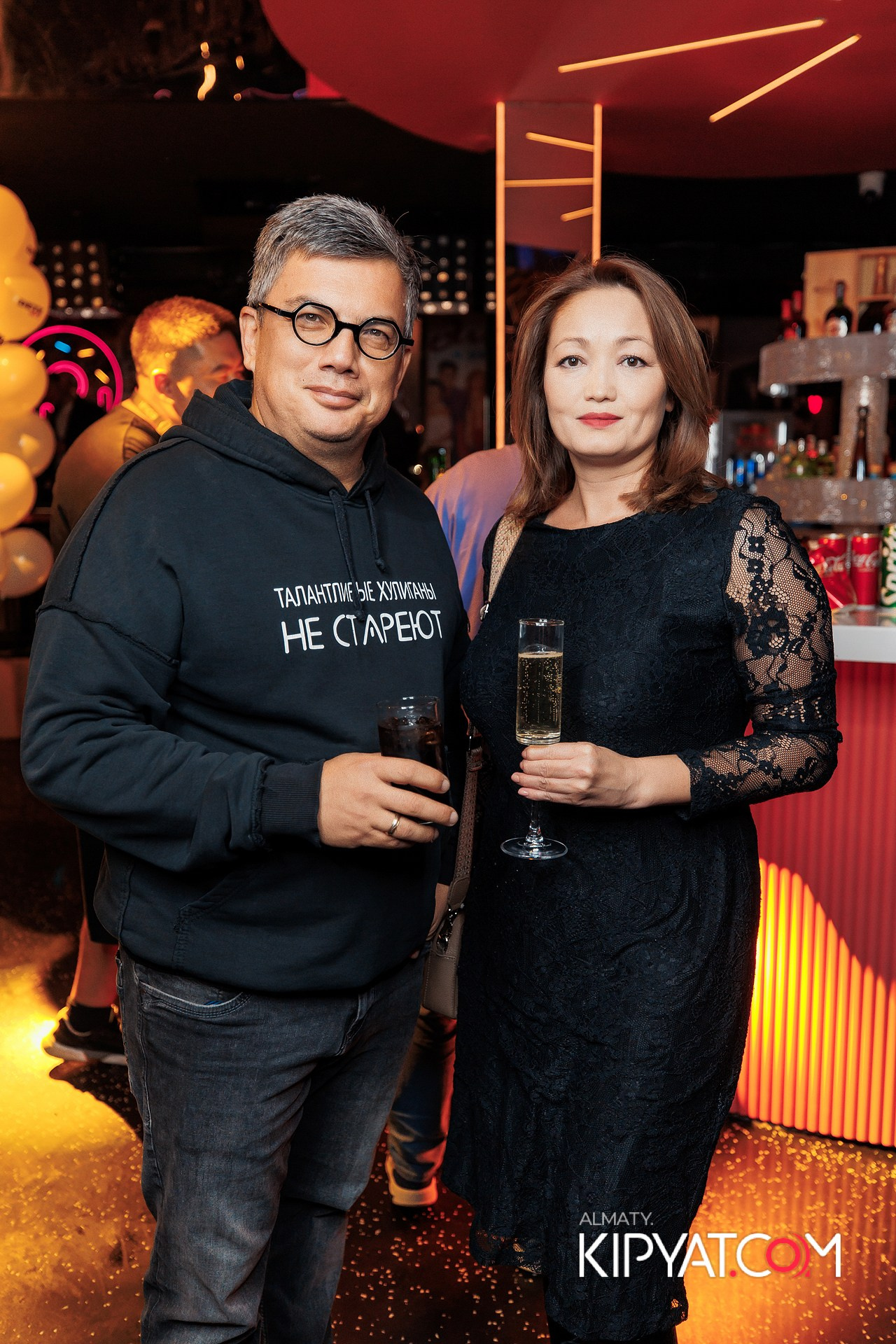 ПРЕЗЕНТАЦИЯ КНИГИ ВИКТОРА ЕЛИСЕЕВА. КИПЯТКОМ АЛМАТЫ!