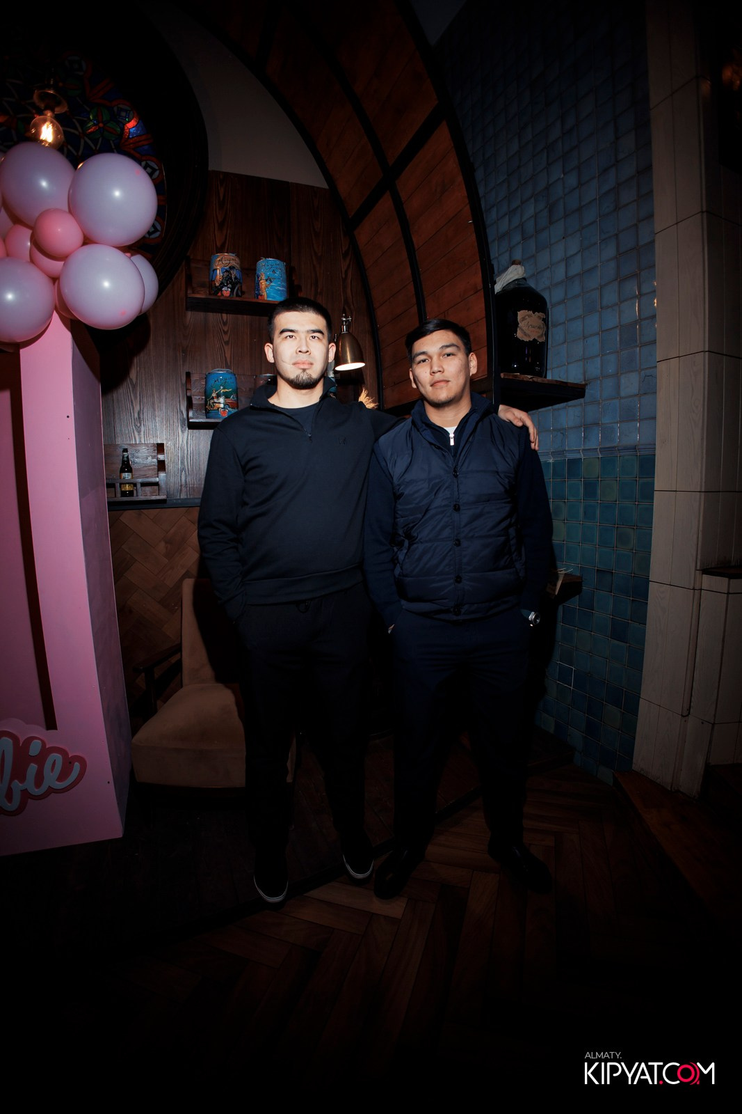 ЖИГУЛИ БАР НА АУЭЗОВА. КИПЯТКОМ АЛМАТЫ! Фотосъемка мероприятий в Алматы