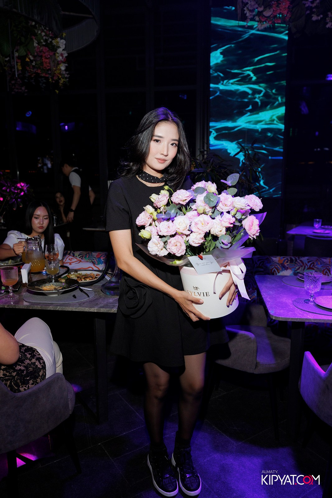 FRIENDS BAR & TERRACE. КИПЯТКОМ АЛМАТЫ! Фотосъемка мероприятий в Алматы