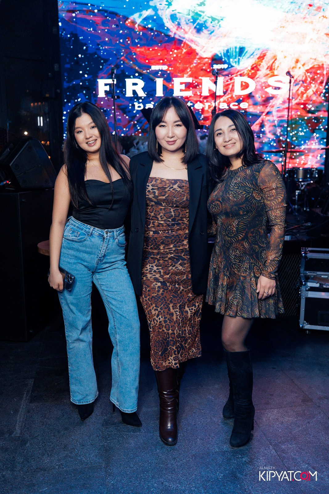 FRIENDS BAR & TERRACE. КИПЯТКОМ АЛМАТЫ!