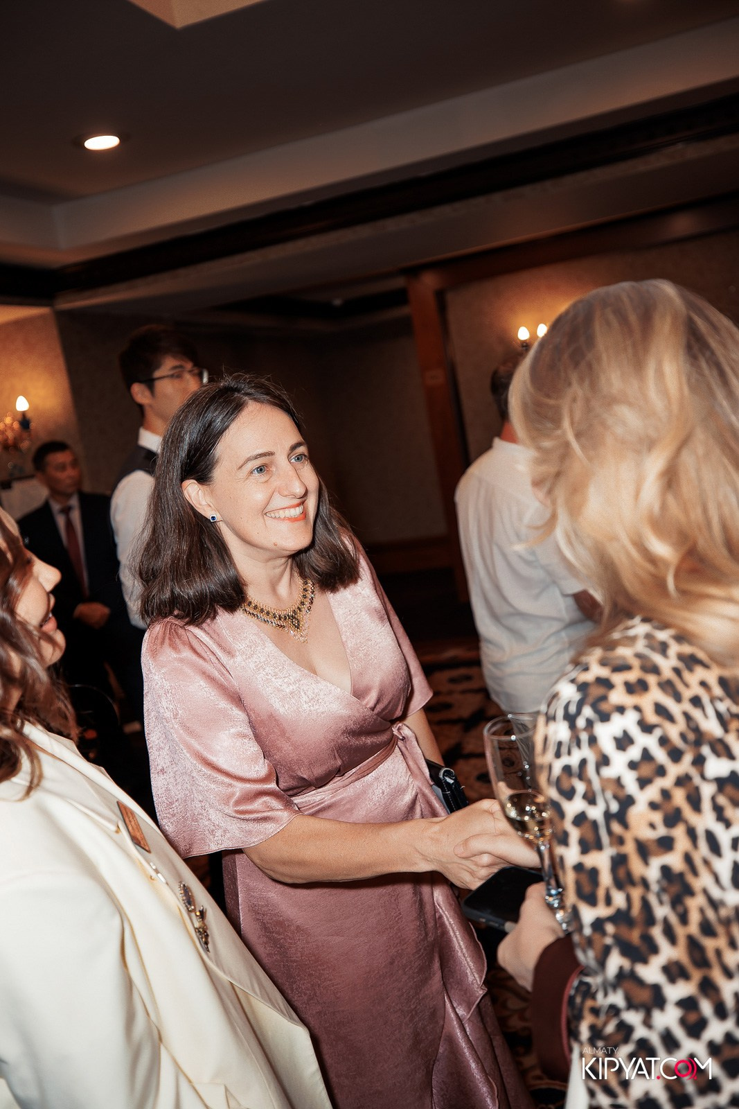 БЛАГОТВОРИТЕЛЬНЫЙ УЖИН В ЧЕСТЬ 30-ЛЕТИЯ ROTARY CLUB OF ALMATY. КИПЯТКОМ АЛМАТЫ!