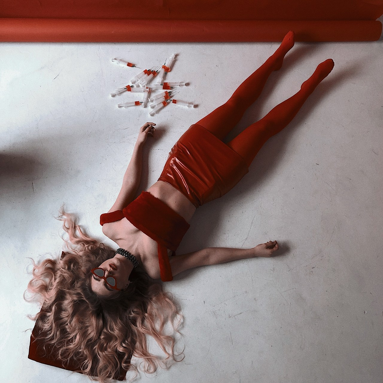 Современная концептуальная фотография о теле, уязвимости и идентичности. Визуальная практика на стиле честности, пост-иронии и искусства.Рекламная фотография, Концептуальная фотография, Современный художник, Психология, Коммерческий фотограф, Репортажный фотограф, Стрит фотография, Арт, Сюрреализм, Мобильная фотография, Снято на айфон, Дима Бурза