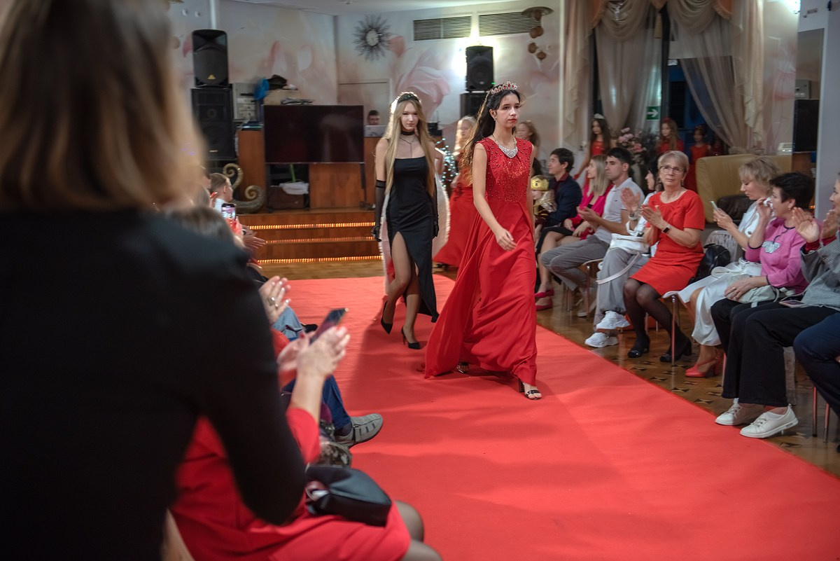 Выпускной в детской школе моделей HAPPYkids 2024. Семейный и коммерческий фотограф в Сочи Александр Бодунов
