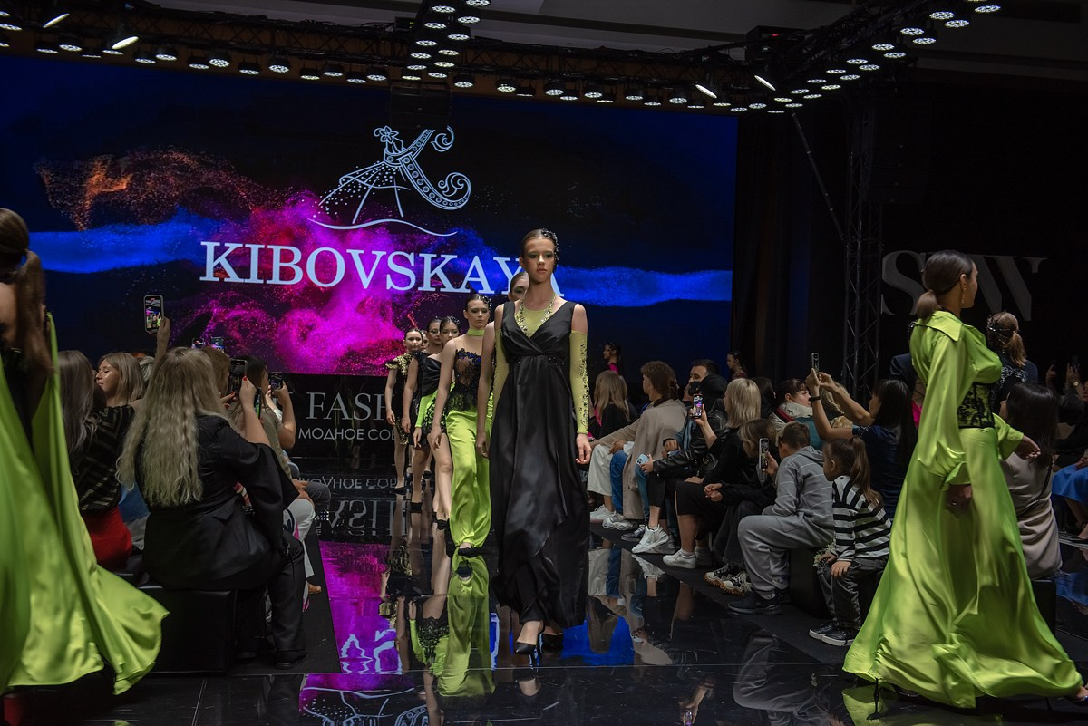 SochiFashionWeek2024 дизайнер Кибовская. Семейный и коммерческий фотограф в Сочи Александр Бодунов