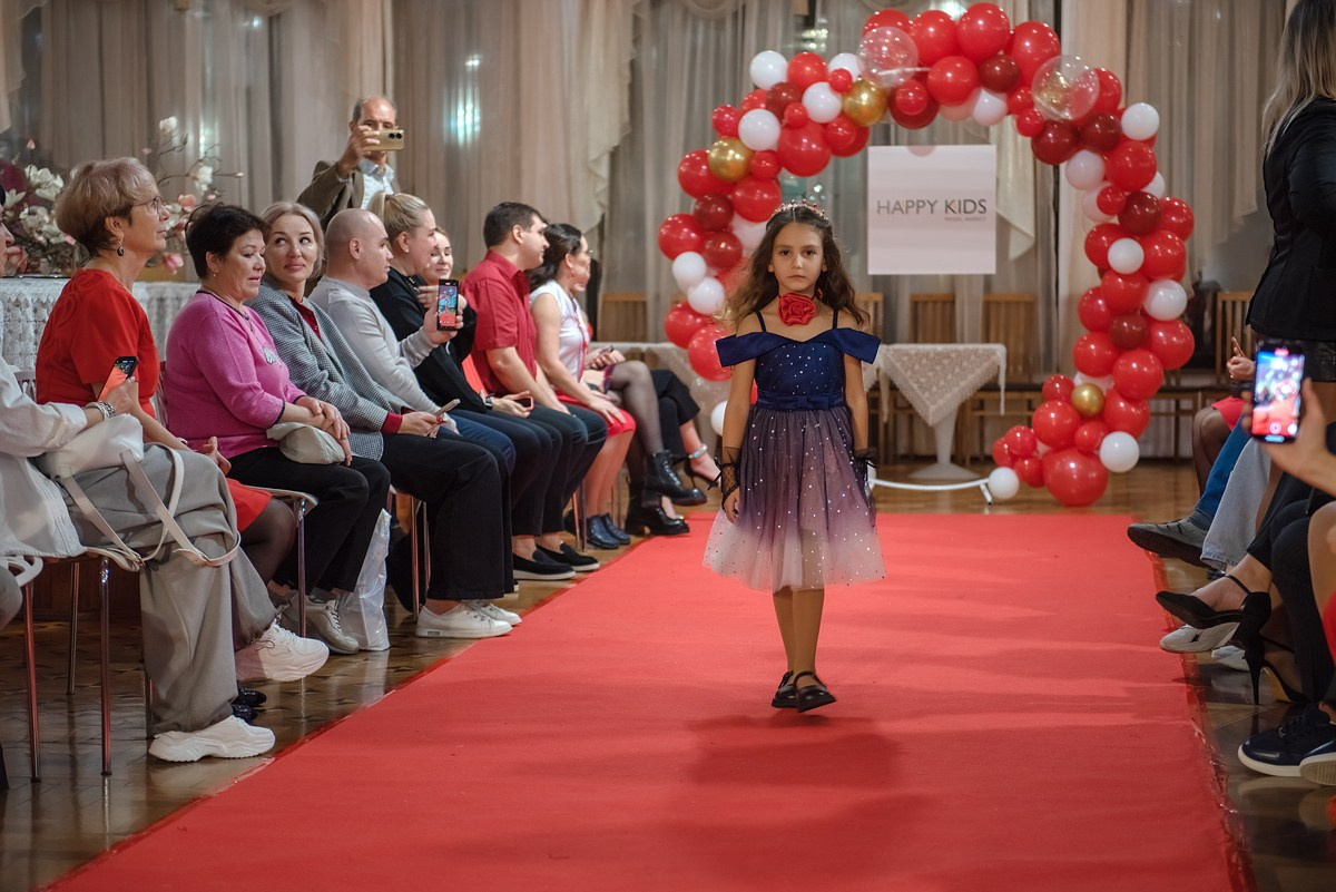 Выпускной в детской школе моделей HAPPYkids 2024. Семейный и коммерческий фотограф в Сочи Александр Бодунов