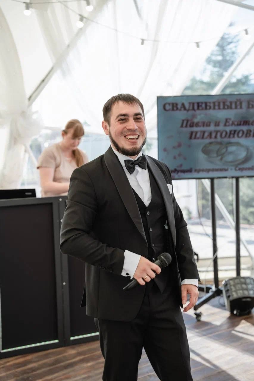 Фото. Ведущий ярких праздников — Сергей Велигодский