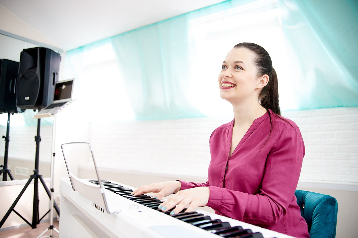 Репортаж с открытия школы вокала Кристины Дурмановой. Репортажный и женский фотограф в Новосибирске