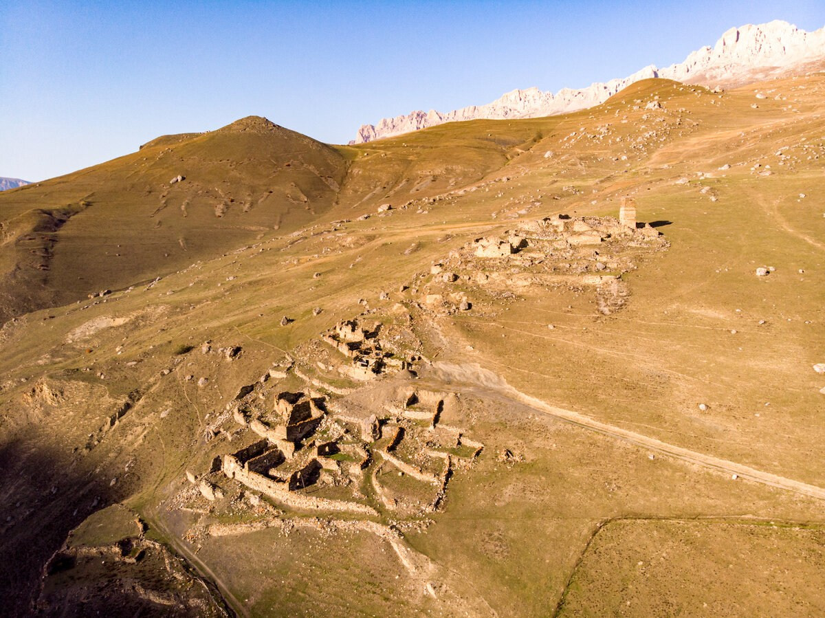 Северная Осетия. Дигорское ущелье, дом-музей «Задалески Нана»