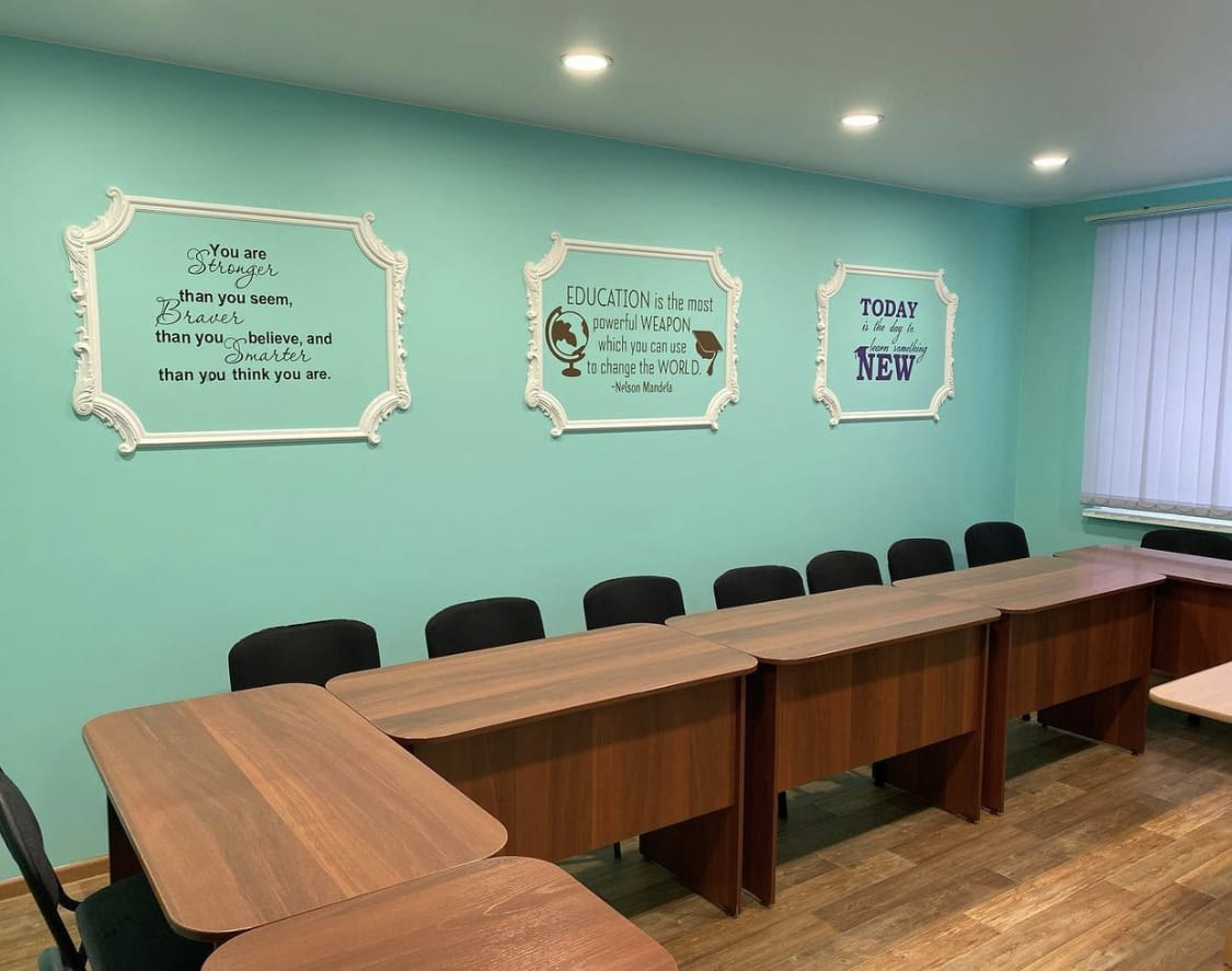 08:00 — скоро придут дети на занятия. LinguaCentrePro