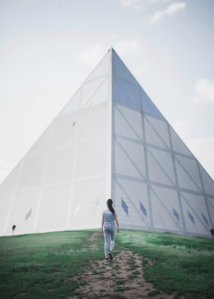 Фотограф Артём Савиных | Свадебная, репортажная, семейная съёмка Москва. Артём Савиных — профессиональный фотограф в Москве | Репортажи, свадьбы, портреты