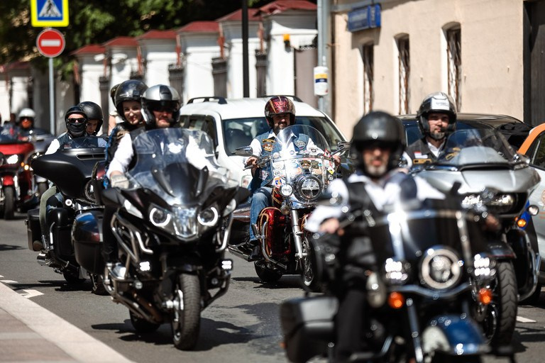 Свадьба байкеров в ресторане «Дворянское гнездо». Kirillova Studio — мастерская декора и событий Юли Кирилловой