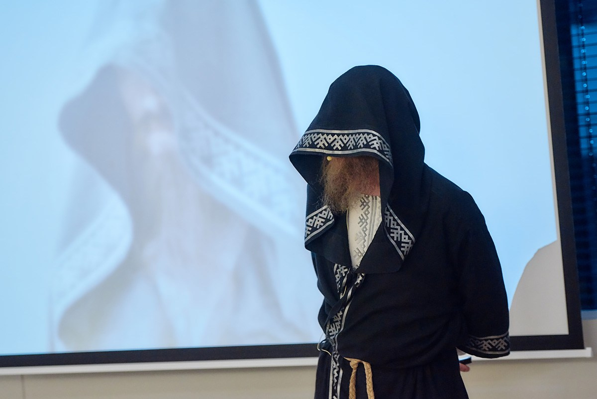 Нейромонах Феофан в Avito. Репортажный фотограф в Москве Вадим Францев