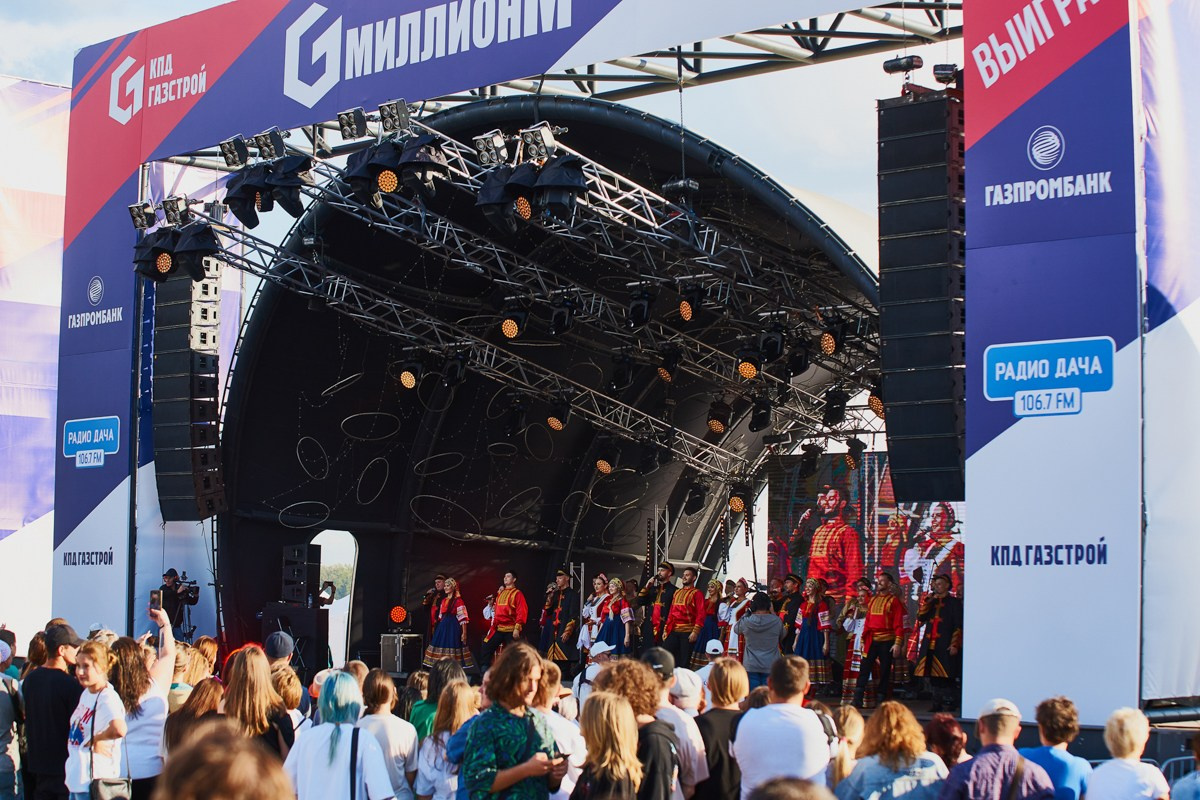 Репортаж для VIP зоны КПД Газстрой: выступление Родиона и Олега Газмановых. Репортажный и женский фотограф в Новосибирске