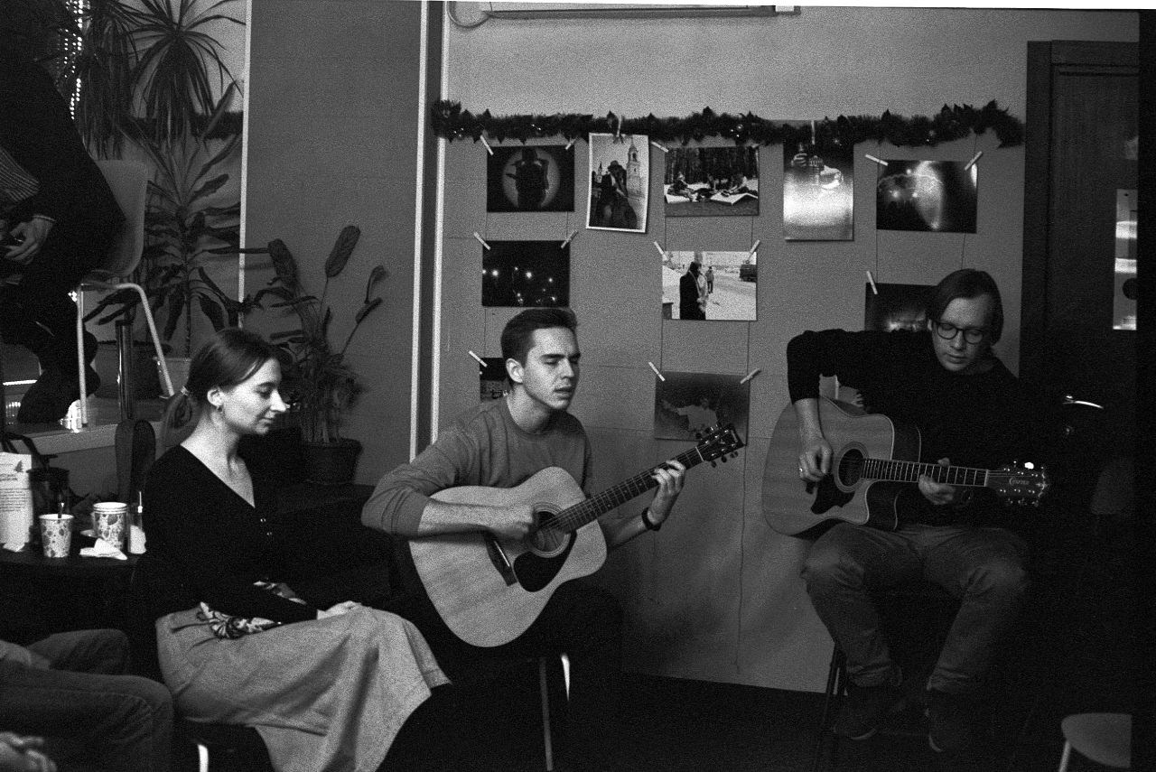 12.12.2021 // Гитара и фотография. Фотовыставки serebro.gallery, в которых автором можешь стать ты! | Москва