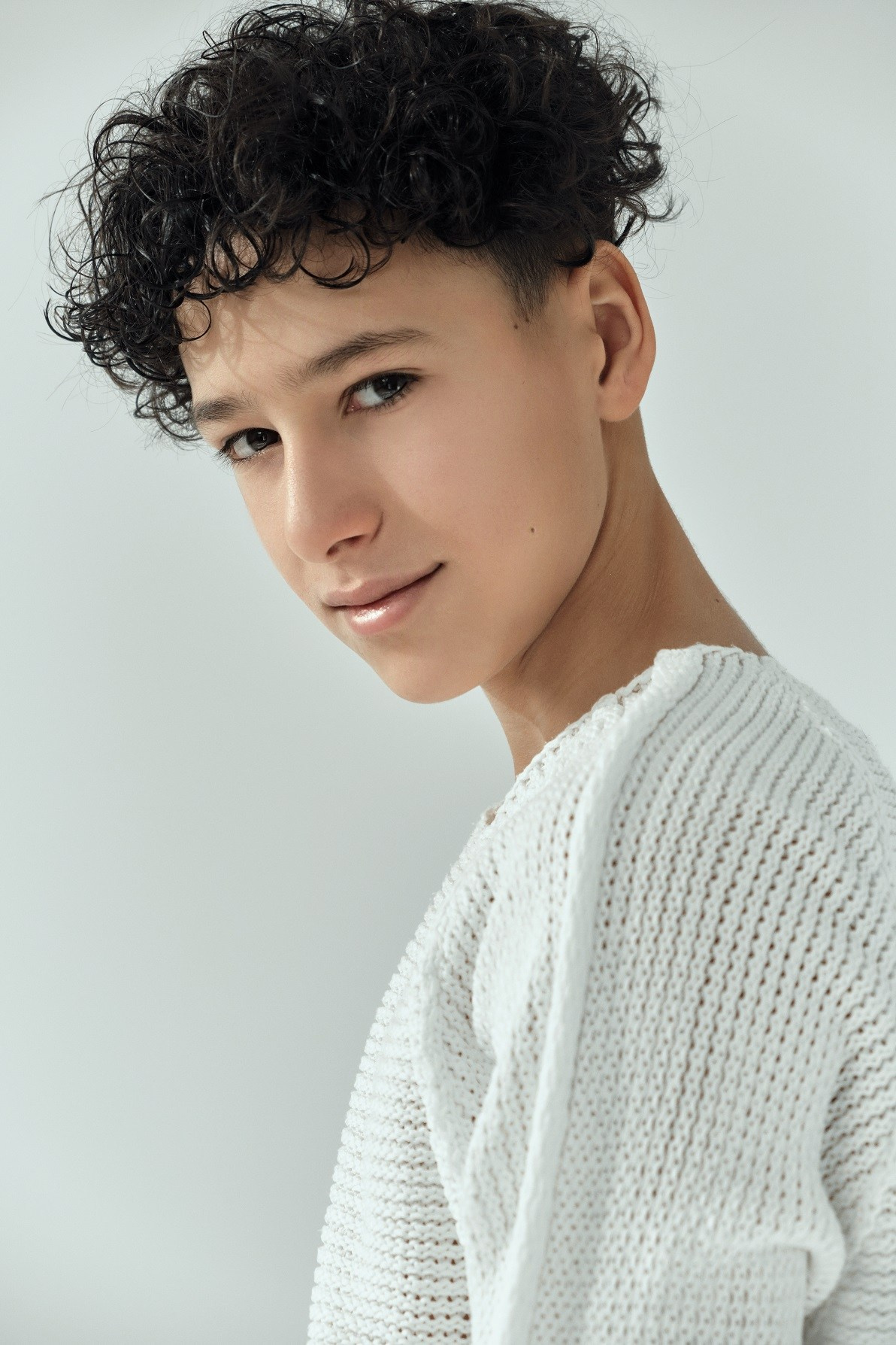 Владимир Петровский. Съёмка одежды для маркетплейсов и брендов Morozova Production