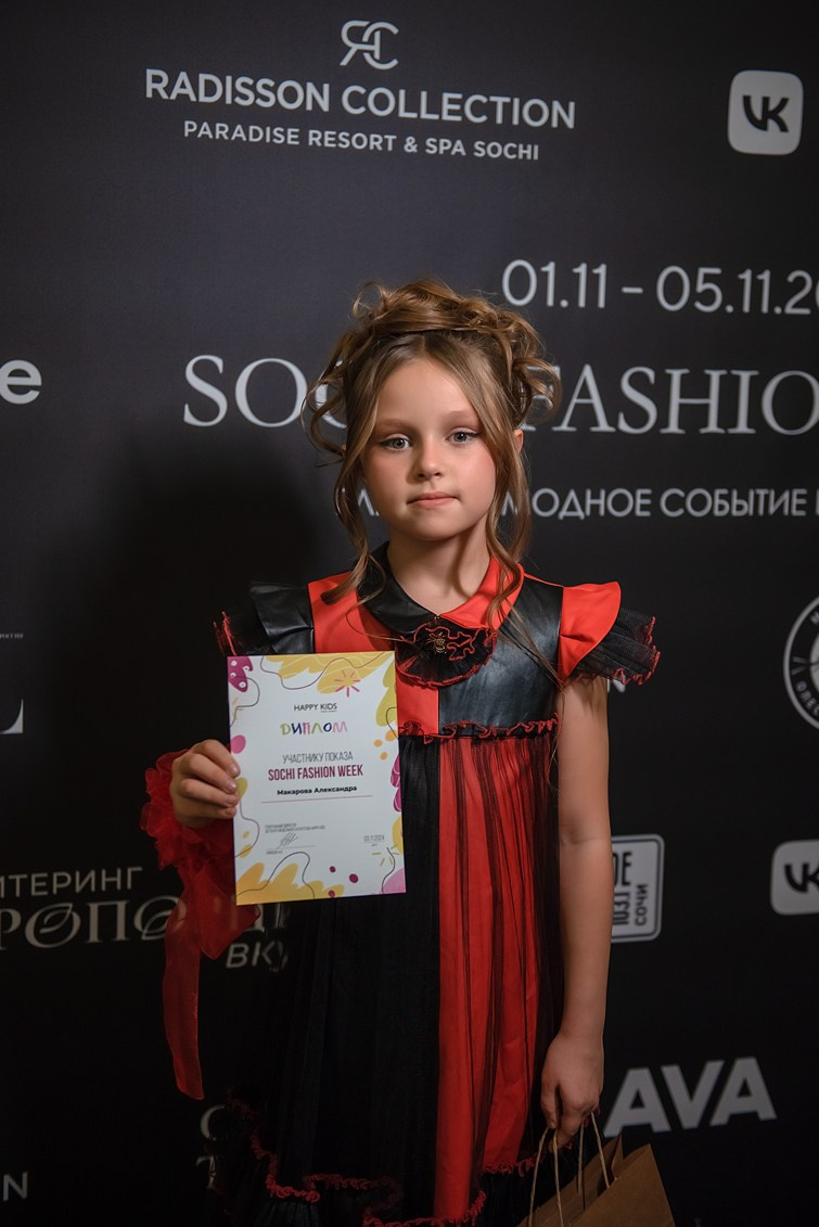 SochiFashionWeek2024 дизайнер Анохина Светлана. Семейный и коммерческий фотограф в Сочи Александр Бодунов