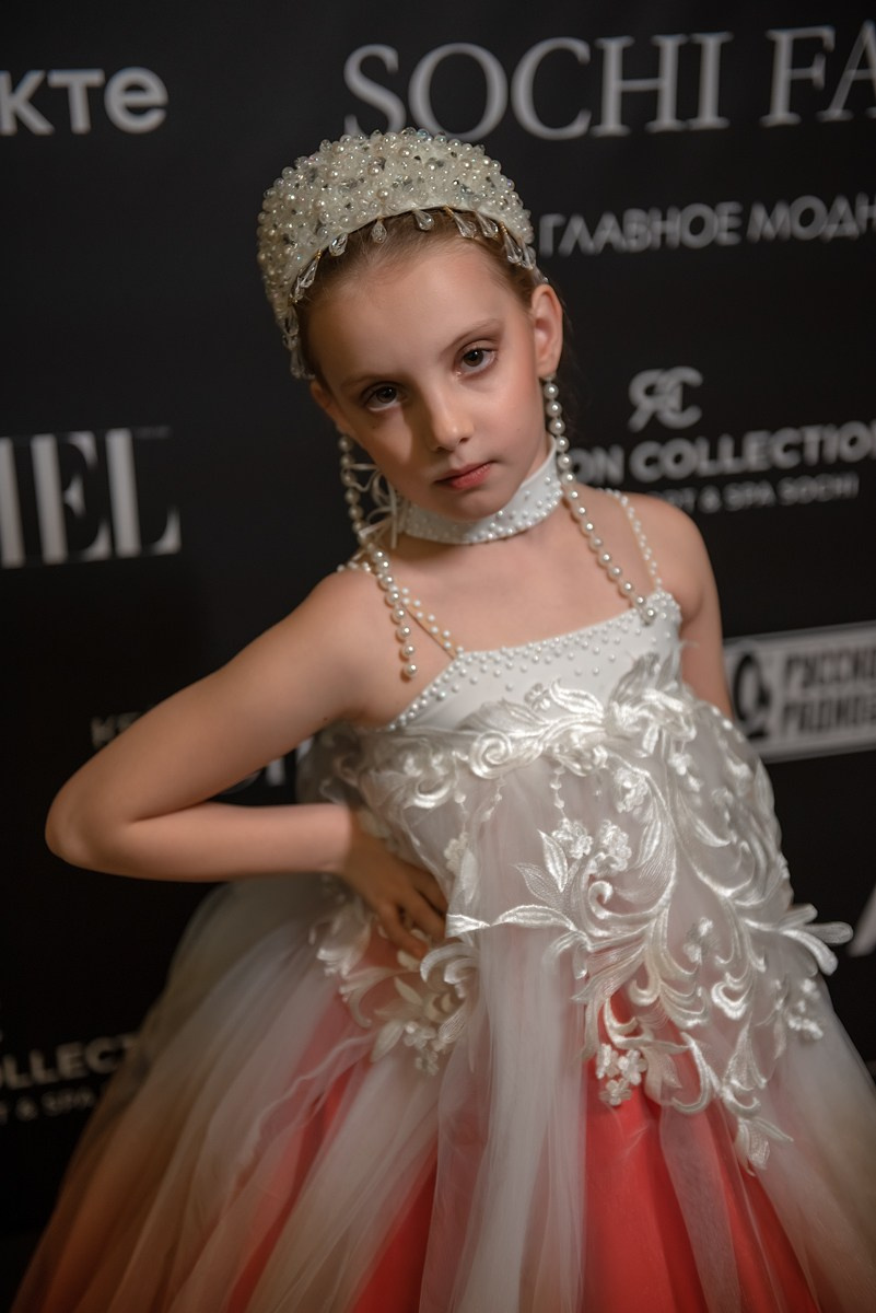 SochiFashionWeek2024 дизайнер Анохина Светлана. Семейный и коммерческий фотограф в Сочи Александр Бодунов