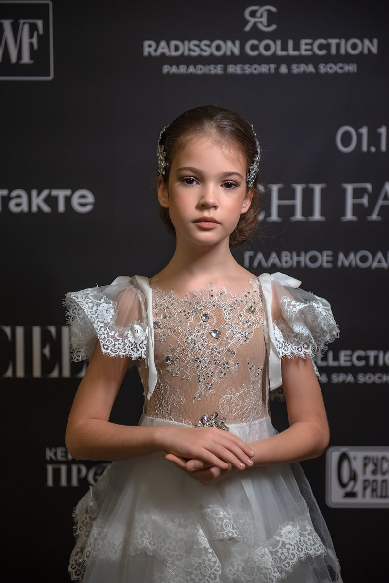 SochiFashionWeek2024 дизайнер Анохина Светлана. Семейный и коммерческий фотограф в Сочи Александр Бодунов
