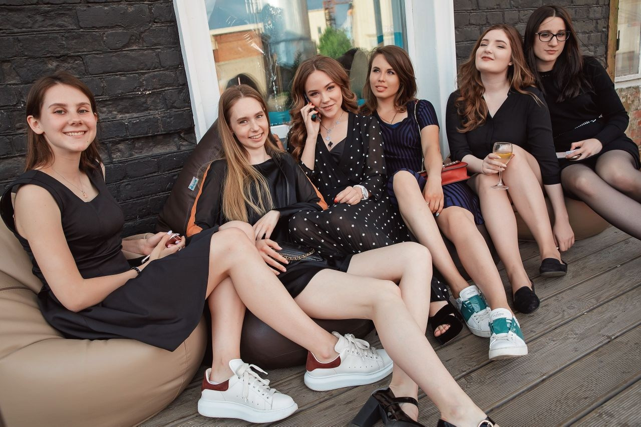 Ведущий + диджей + флейринг-шоу на выпускной вечер и другие праздники для молодёжи и подростков