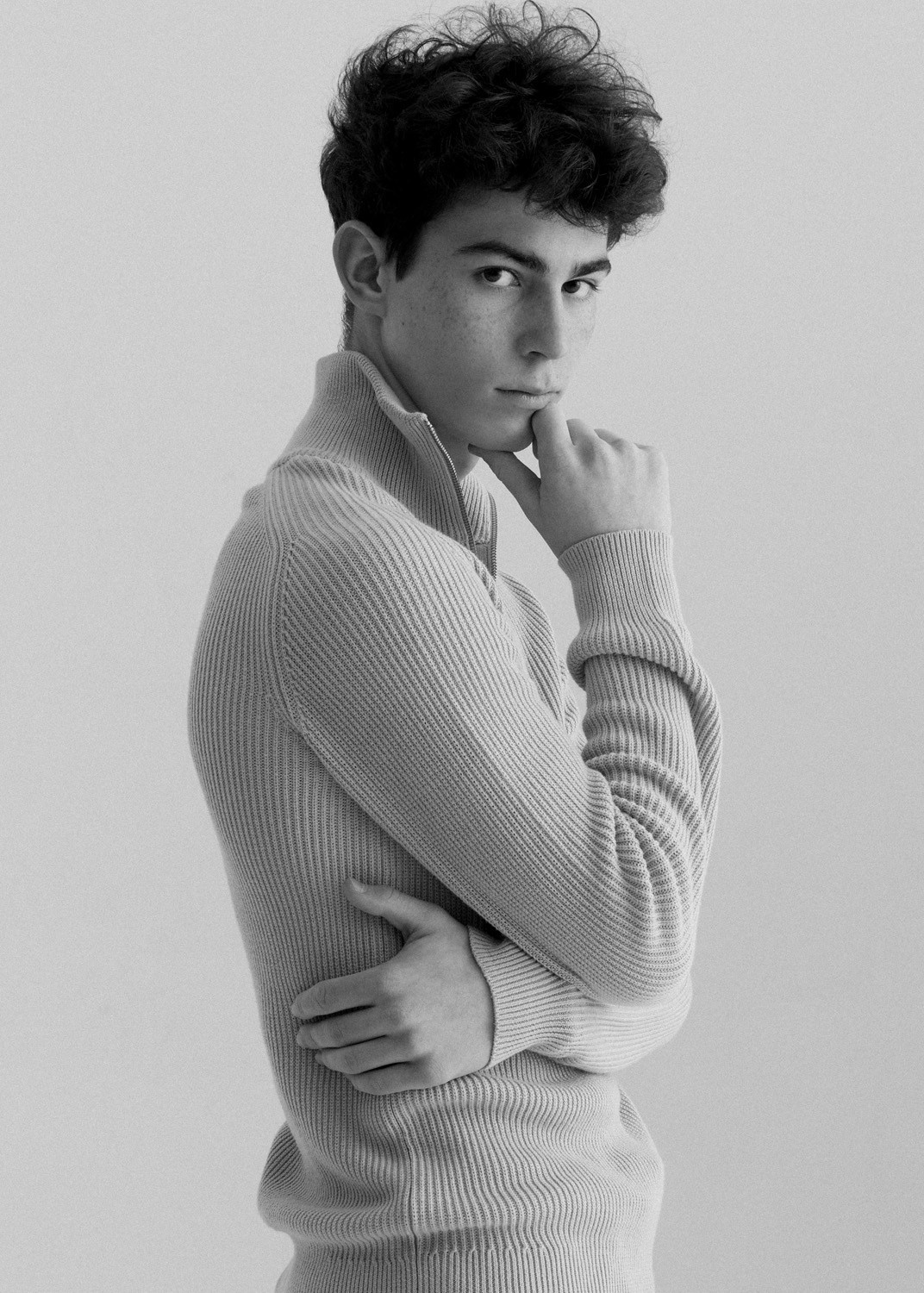 Мужские фотосессии в студии и на улице: художественные, для соцсетей, аватаров, сайтов знакомств. Фотограф Полина Завельская