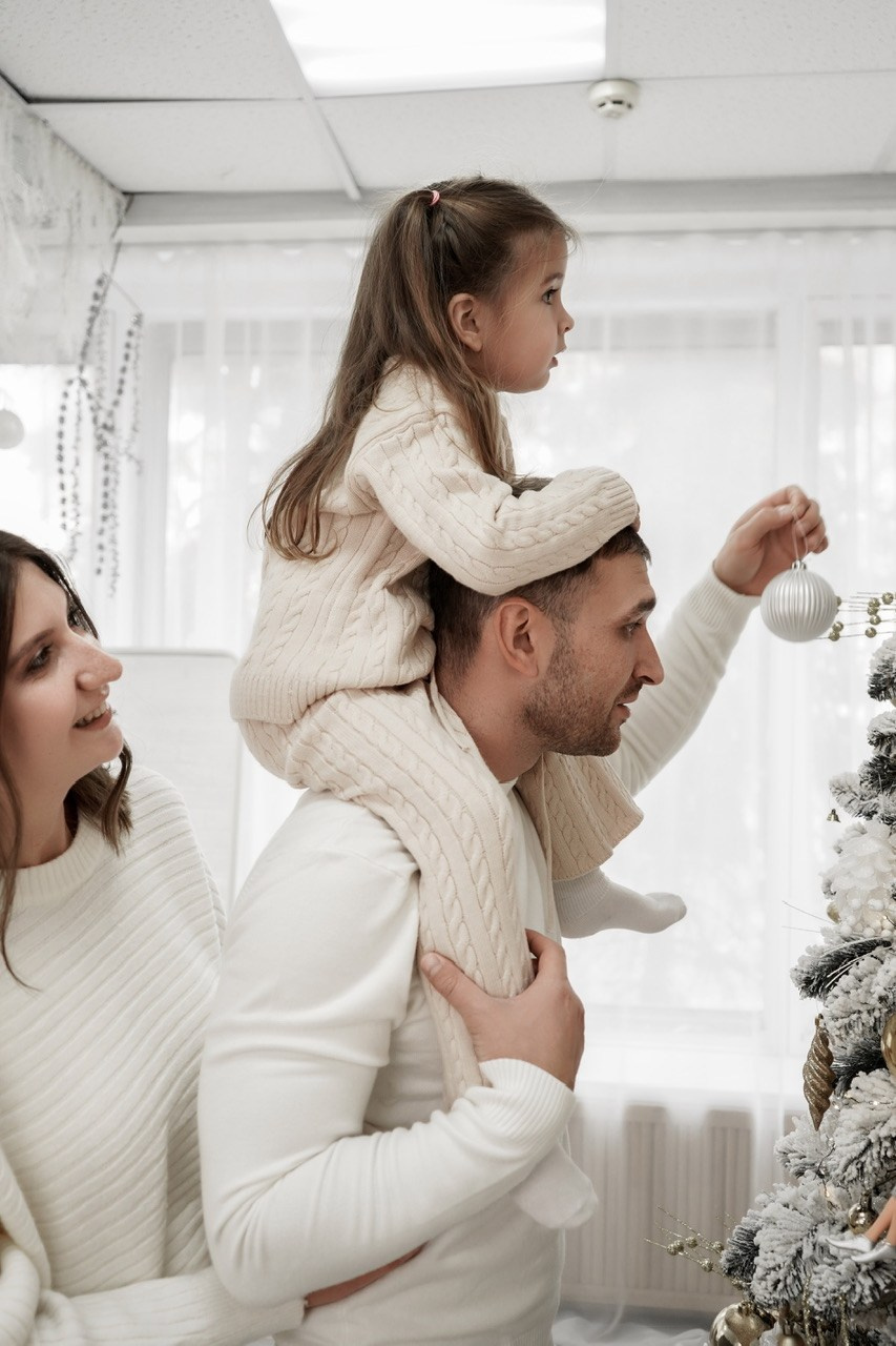 Семейный фотограф в Батайске и Ростове-на-Дону. Новогодняя фотосессия в студии Белый кролик. Свадебный фотограф в Ростове-на-Дону. Таинство Крещения и Венчания, семейные фотосессии. Алёна Чёботова