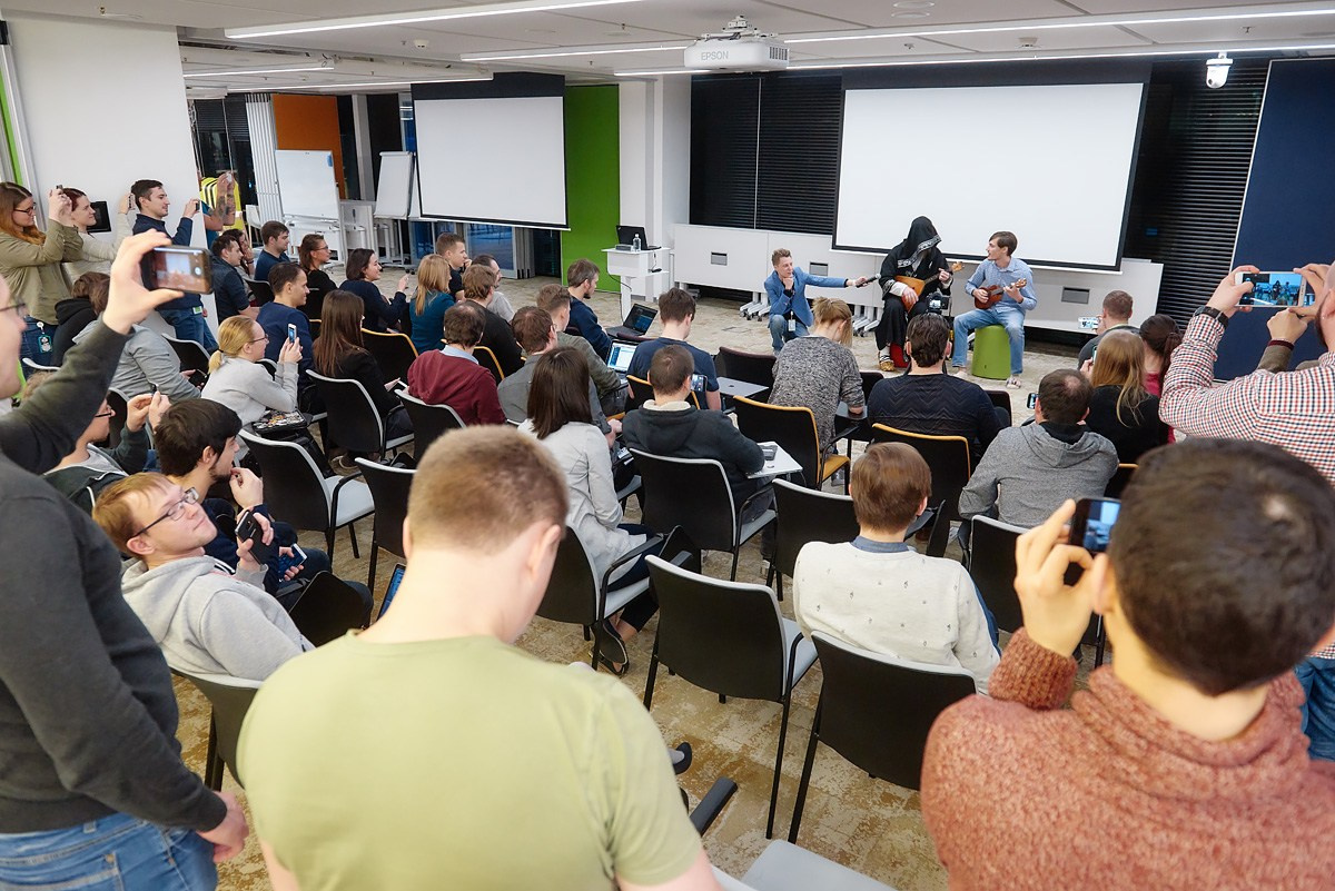 Нейромонах Феофан в Avito. Репортажный фотограф в Москве Вадим Францев