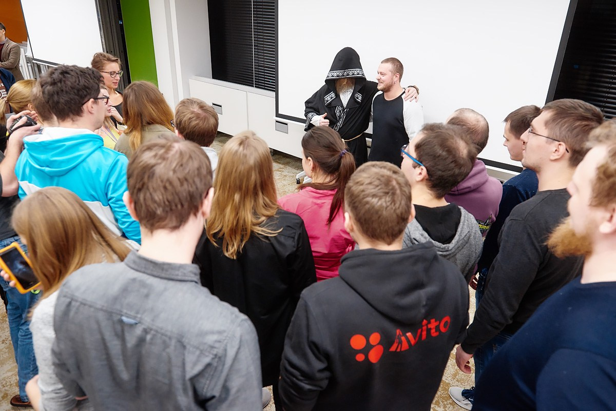 Нейромонах Феофан в Avito. Репортажный фотограф в Москве Вадим Францев