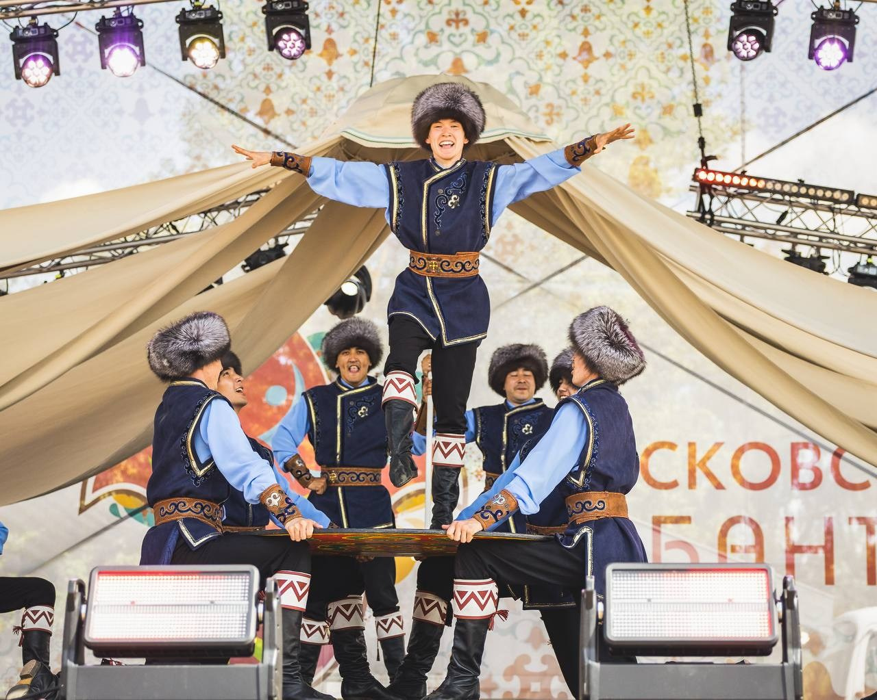 Сцена. Фотограф видеограф широкого профиля Денис Захаров