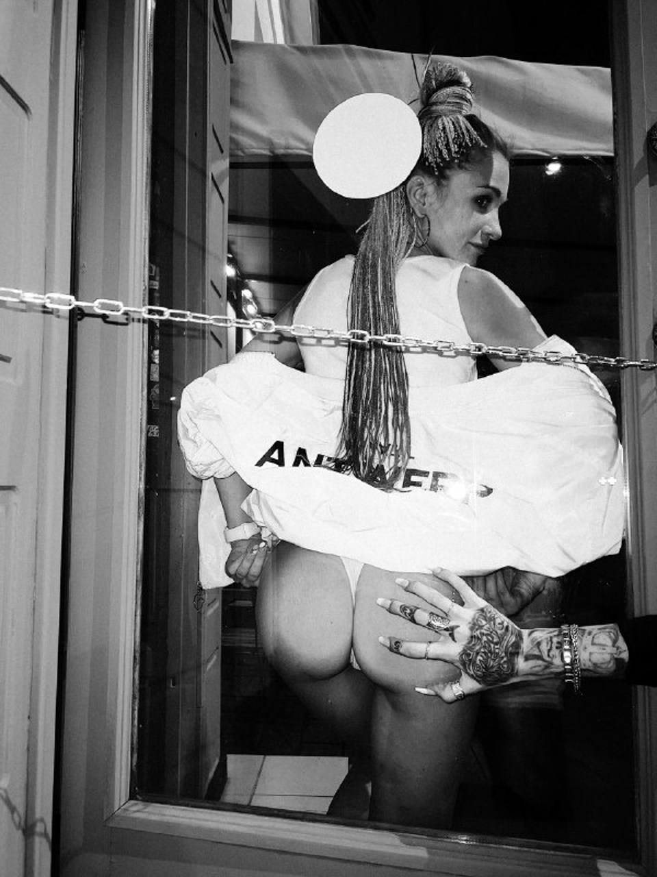 Современная концептуальная фотография о теле, уязвимости и идентичности. Визуальная практика на стиле честности, пост-иронии и искусства.Рекламная фотография, Концептуальная фотография, Современный художник, Психология, Коммерческий фотограф, Репортажный фотограф, Стрит фотография, Арт, Сюрреализм, Мобильная фотография, Снято на айфон, Дима Бурза