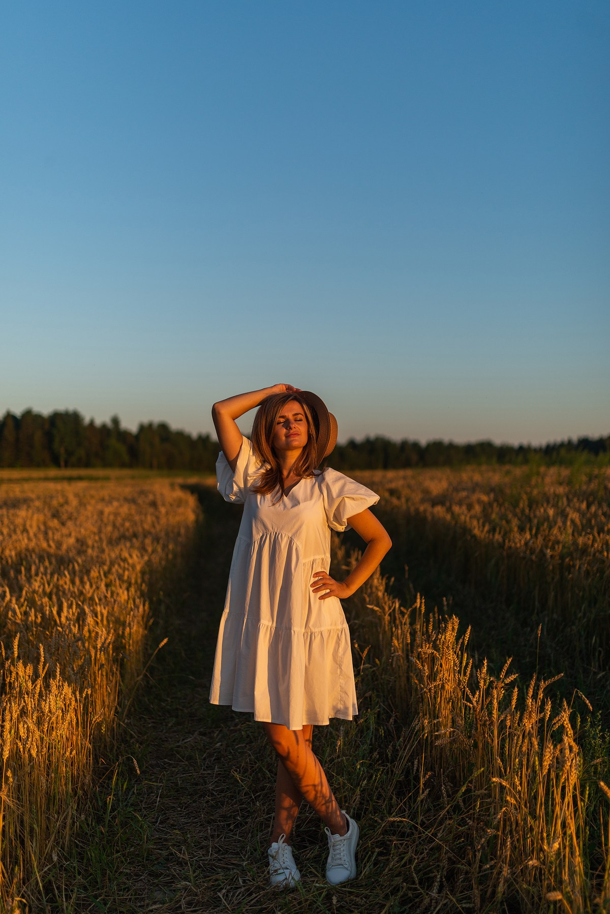 Поле, закат и наши улыбки. Фотограф Мария Ковкова