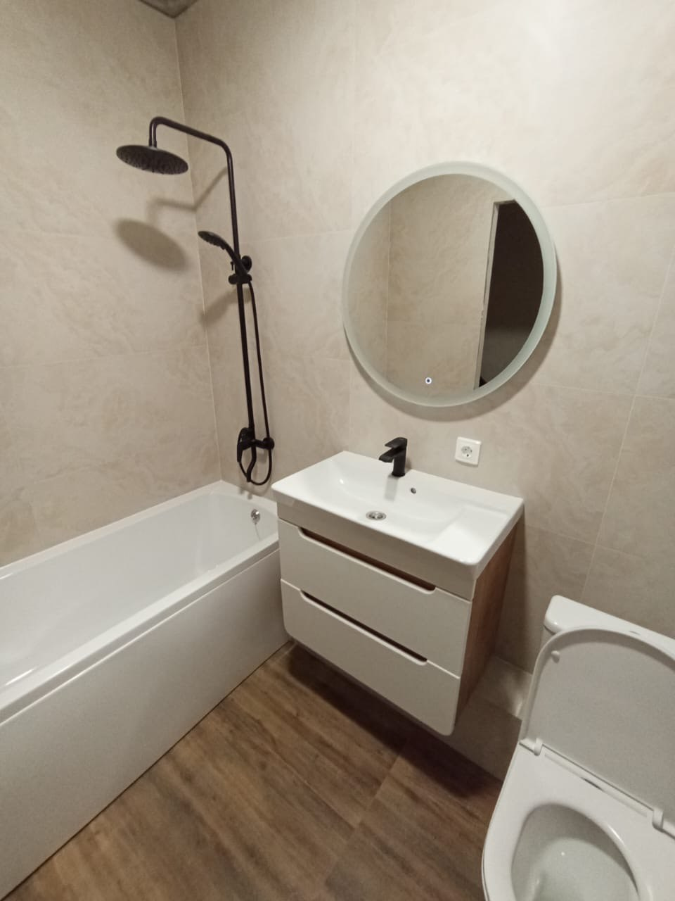 Ванная комната (ЖК Дом у озера, с. Осиново ул. Спортивная д. 5). Ремонт санузла, туалета, ванной под ключ в Казани. Укладка плитки