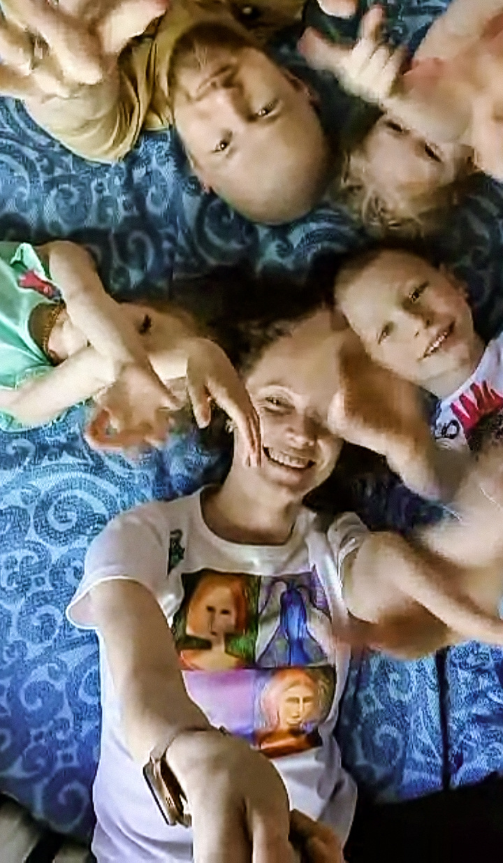 Семейная онлайн-фотосессия с Тоней. Семейный и индивидуальный фотограф Life style в Санкт-Петербурге Мария