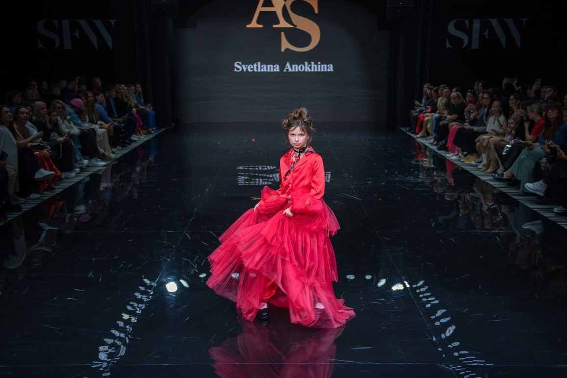 SochiFashionWeek2024 дизайнер Анохина Светлана. Семейный и коммерческий фотограф в Сочи Александр Бодунов