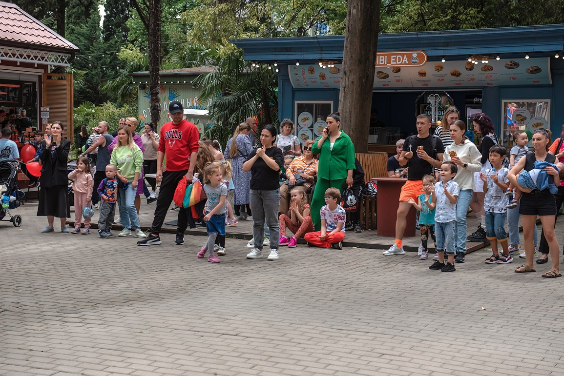 Парк Ривьера дефиле HAPPYkids. Семейный и коммерческий фотограф в Сочи Александр Бодунов