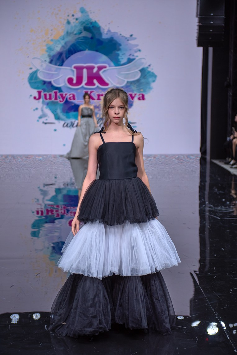 SochiFashionWeek2024 дизайнер Юлия Крылова. Семейный и коммерческий фотограф в Сочи Александр Бодунов
