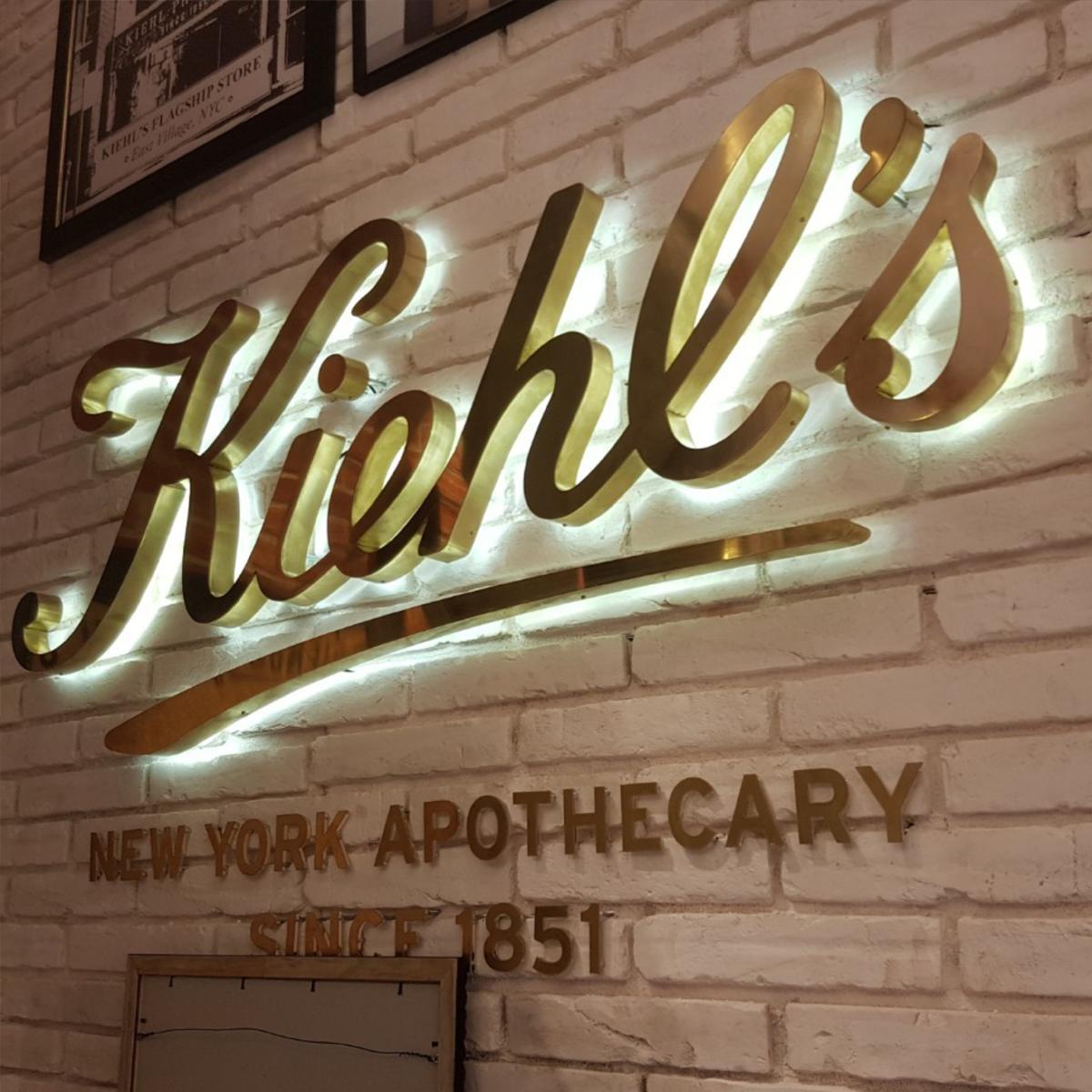 Изготавливаем в Симферополе и Крыму Вывески  на стену с контражурной подсветкой, теплого свечения