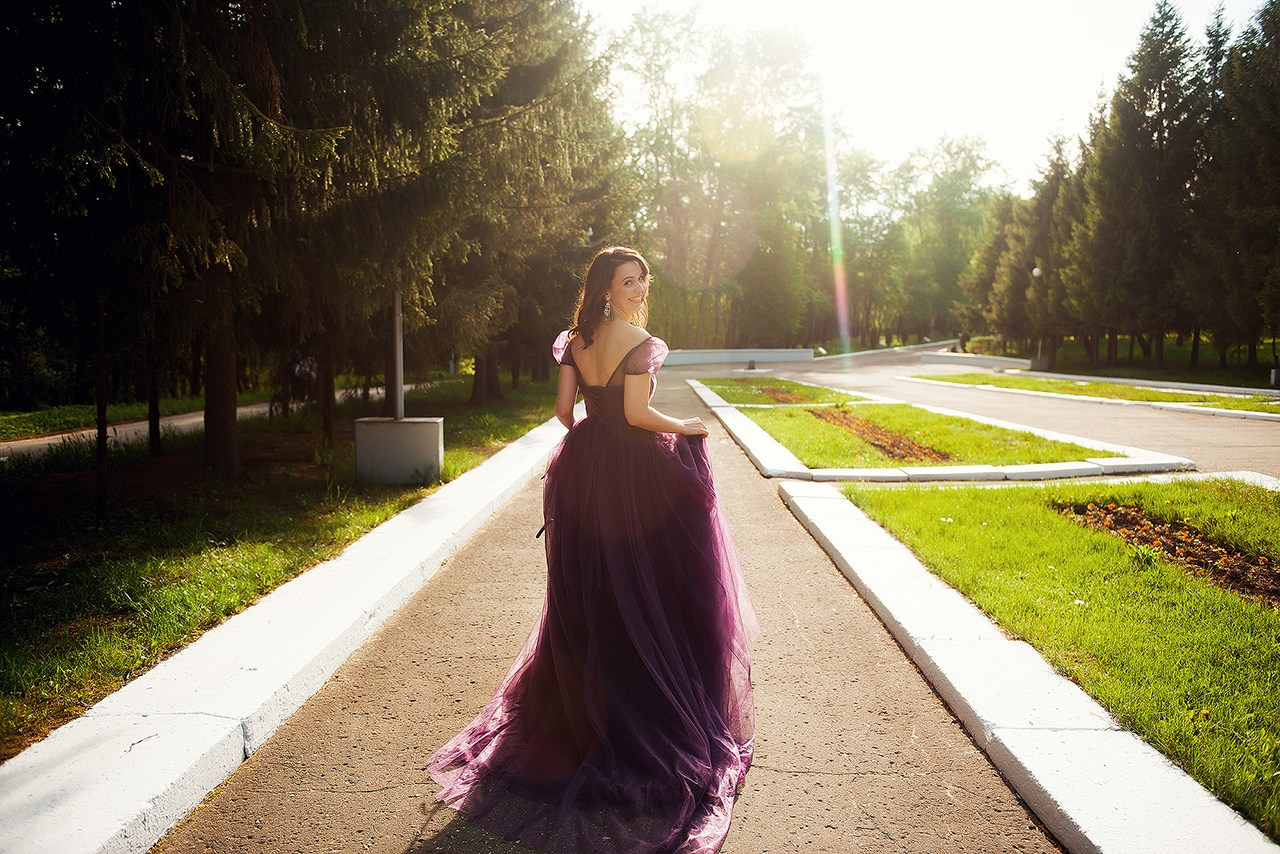 Анастасия в цветущем парке. Фотограф Кристина Гришина Рязань