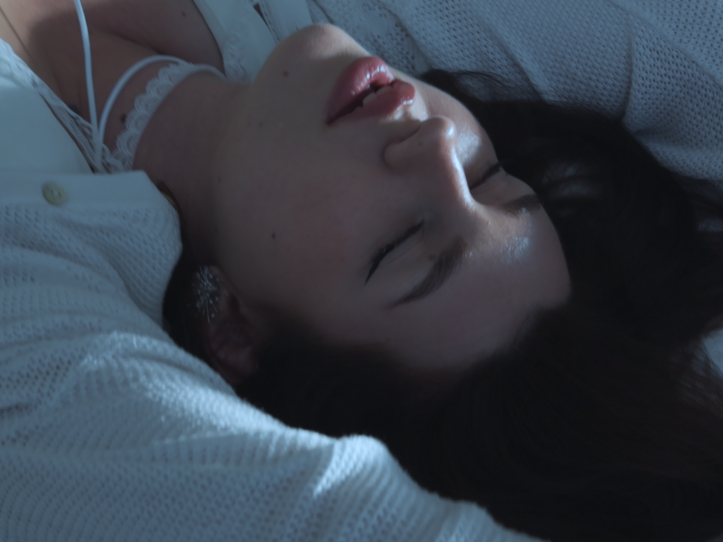 Амура, Envtn — Выдыхаю (Stills from Mood video). Xstazia — музыкальные обложки, арт-дирекшн, режиссура и креативное продюссирование