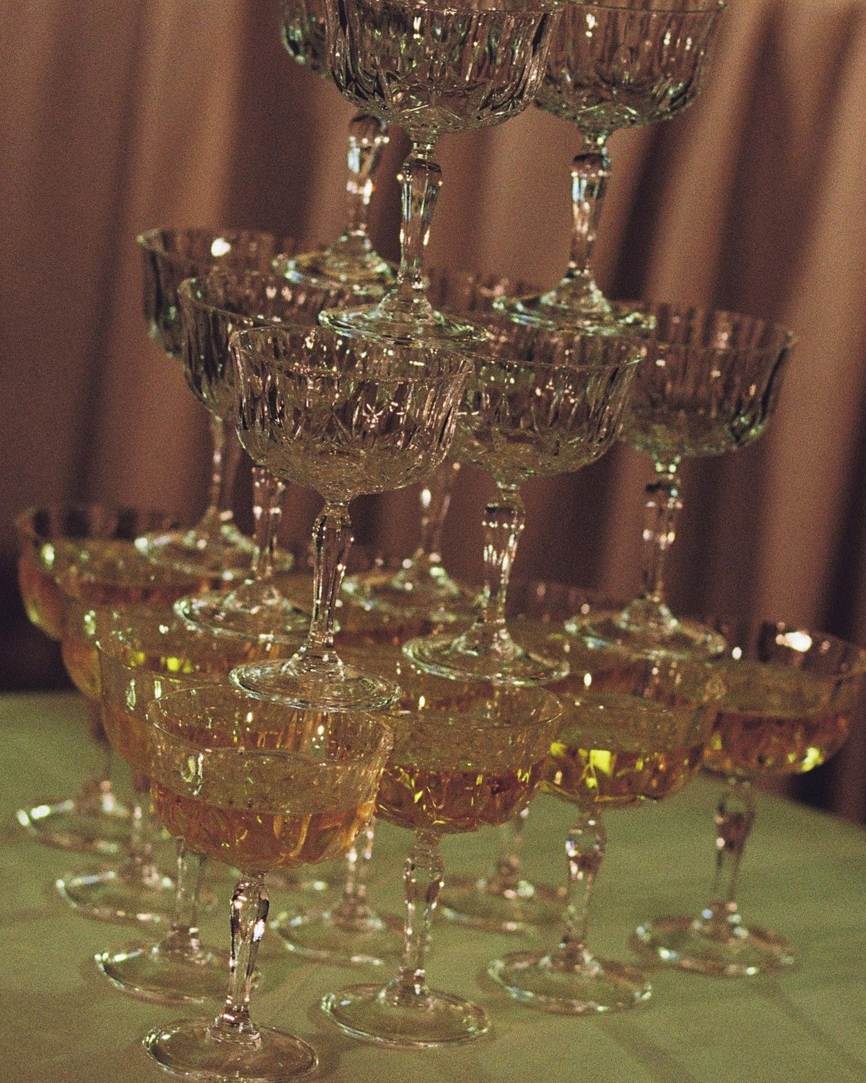 Вова и Лиза. Питер. Гранд Отель Европа, 1 дворец бракосочетания и особняк Мясникова. Свадебный фотограф Катерина Чулкова