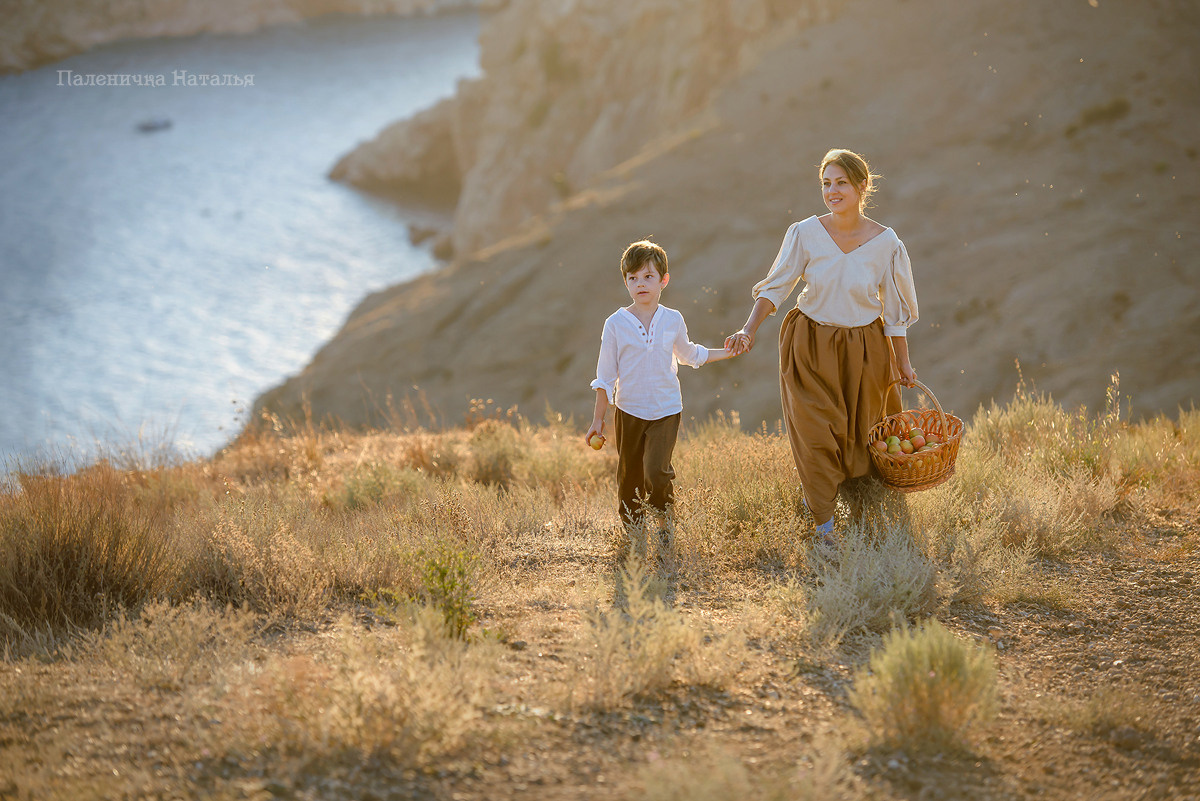 Фотосессия в Балаклаве в Севастополе. Фотосъемка на природе для семьи