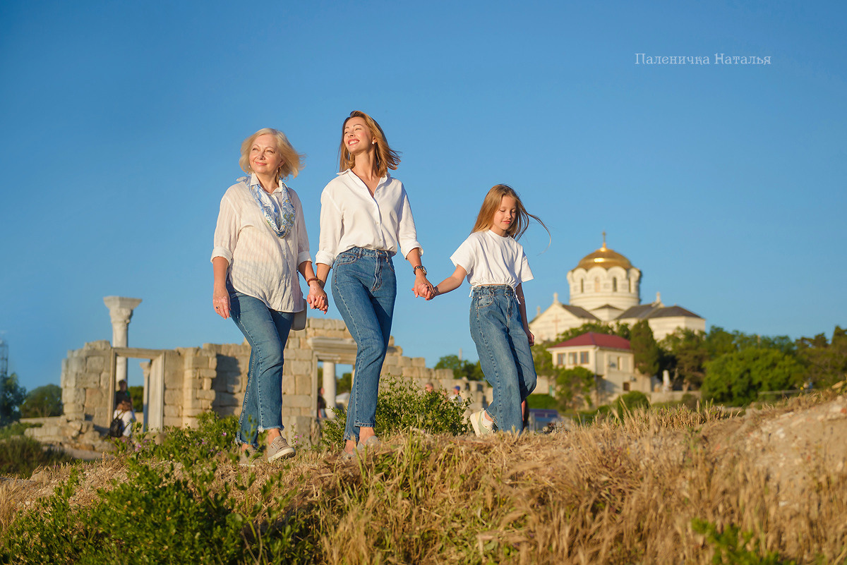 Семейный фотограф Севастополь.  Фотосессия для всей семьи на Херсонесе