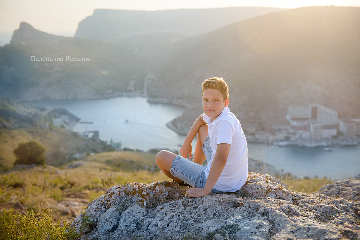 Фотосессия в Балаклаве в Севастополе. Фотосъемка подростка на природе