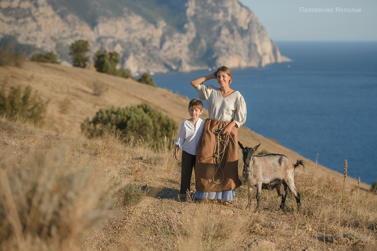 Фотосессия в Балаклаве в Севастополе. фотосъемка для мамы и сына