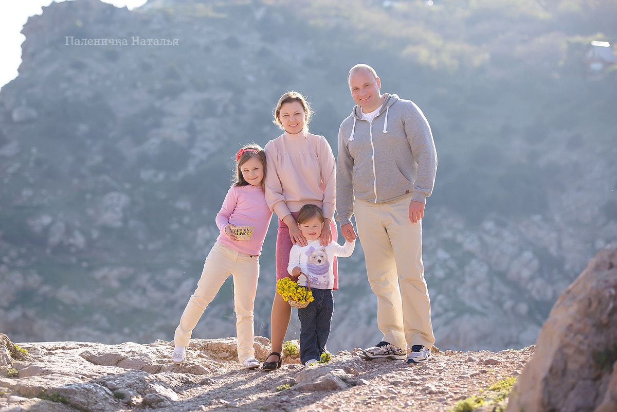 Фотосессия в Балаклаве в Севастополе. Семейный атмосферный портрет