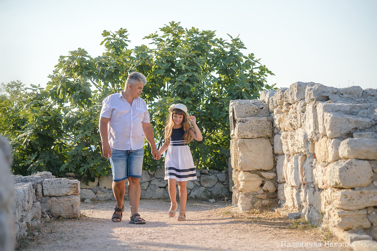 Детский фотограф Севастополь. Прогулка папы и дочери на Херсонесе