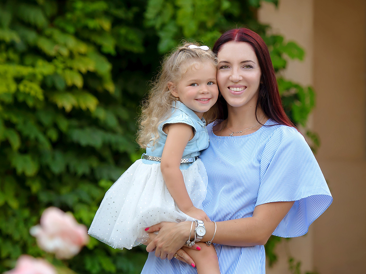 Семейный фотограф Севастополь. Крупный портрет мамы и дочки