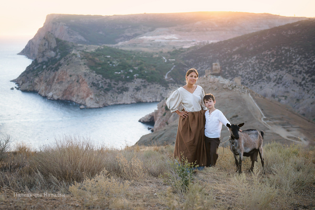 Фотосессия в Балаклаве в Севастополе.  Семейная фотосессия на закате